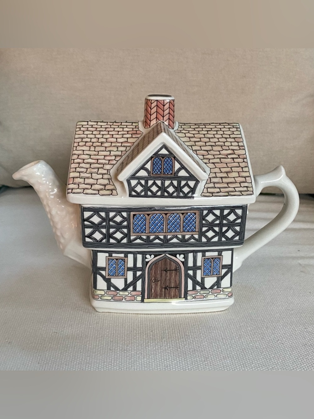 Vintage Sadler Tudor House Teapot - English Country Houses Collection